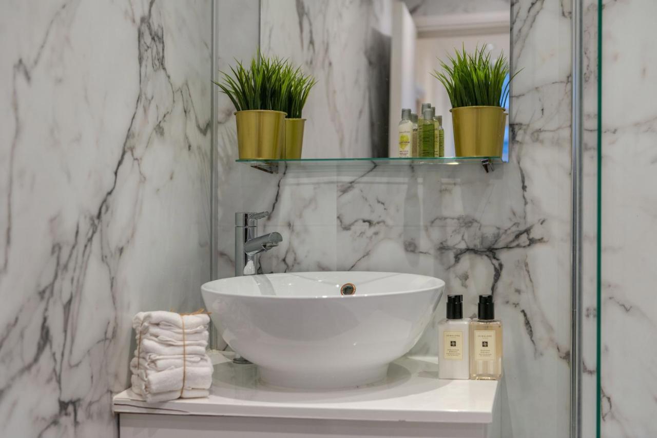 Three-Bedroom Bliss In London Town Ngoại thất bức ảnh