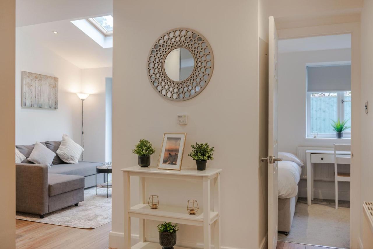 Three-Bedroom Bliss In London Town Ngoại thất bức ảnh